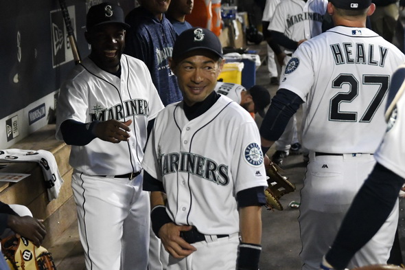 Mariners DH Nelson Cruz leaves game early Mariners DH Nelson Cruz leaves game early